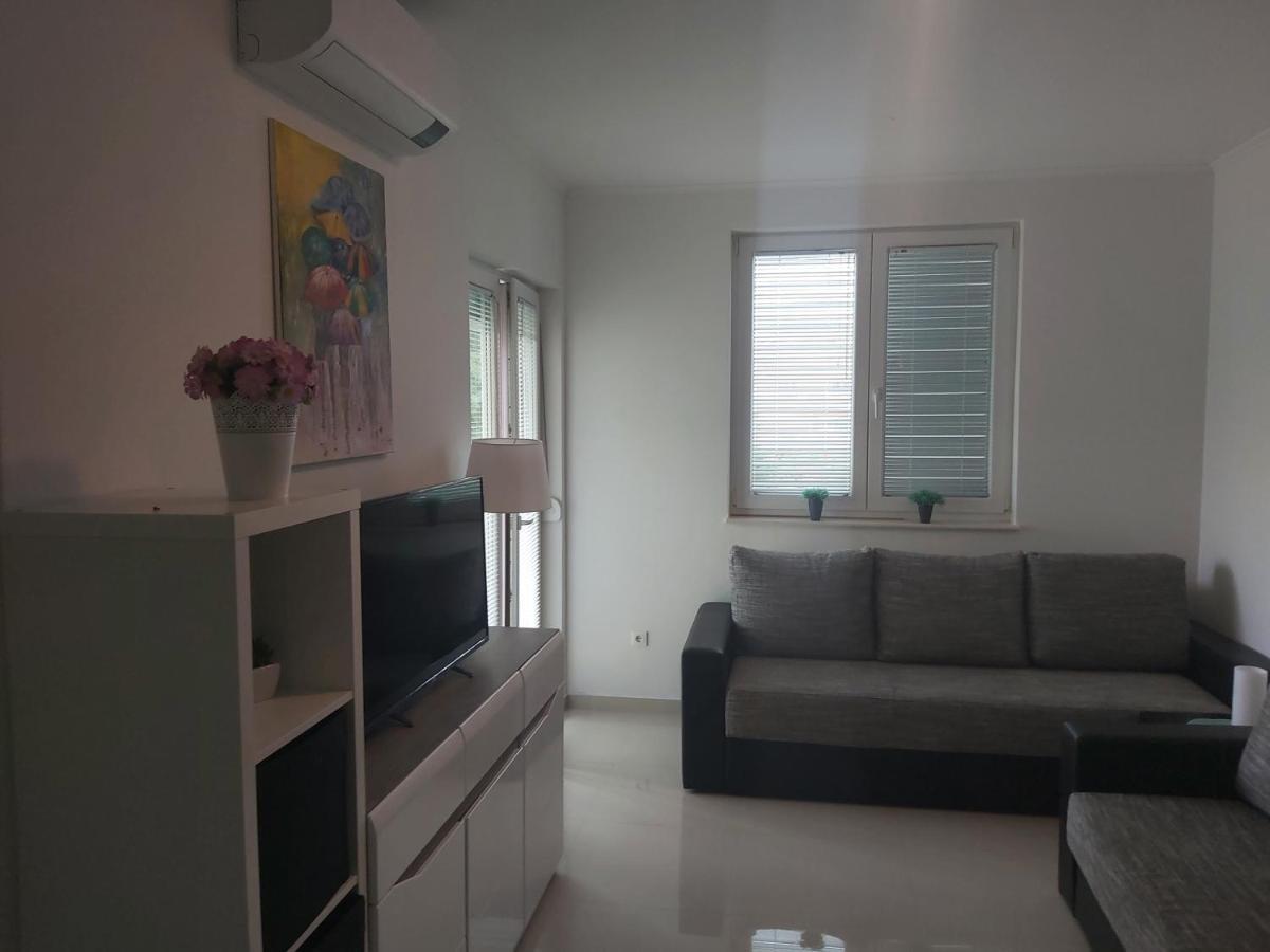 Apartment Adrijana Novalja Exterior foto